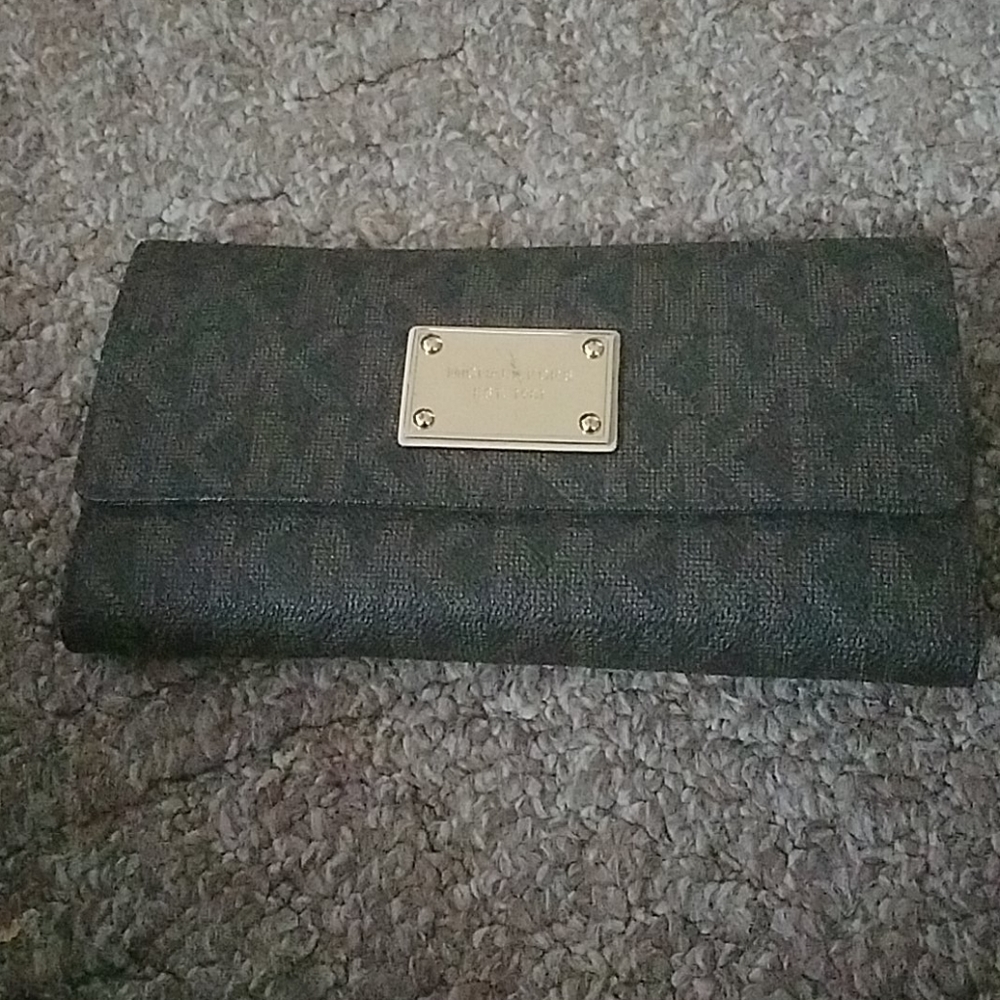 Michael Kors trifold wallet